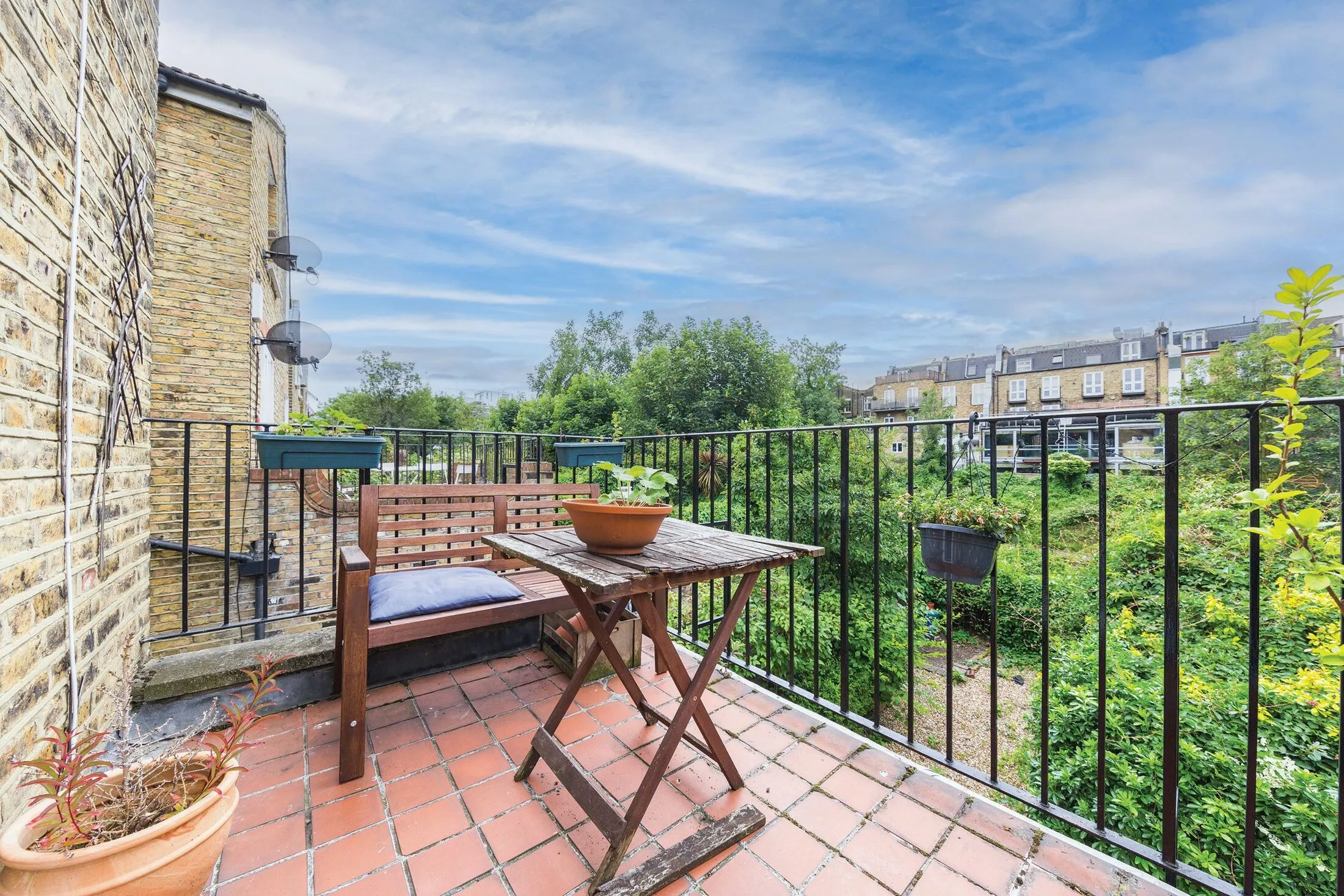 Flat Norroy Road in Greater London