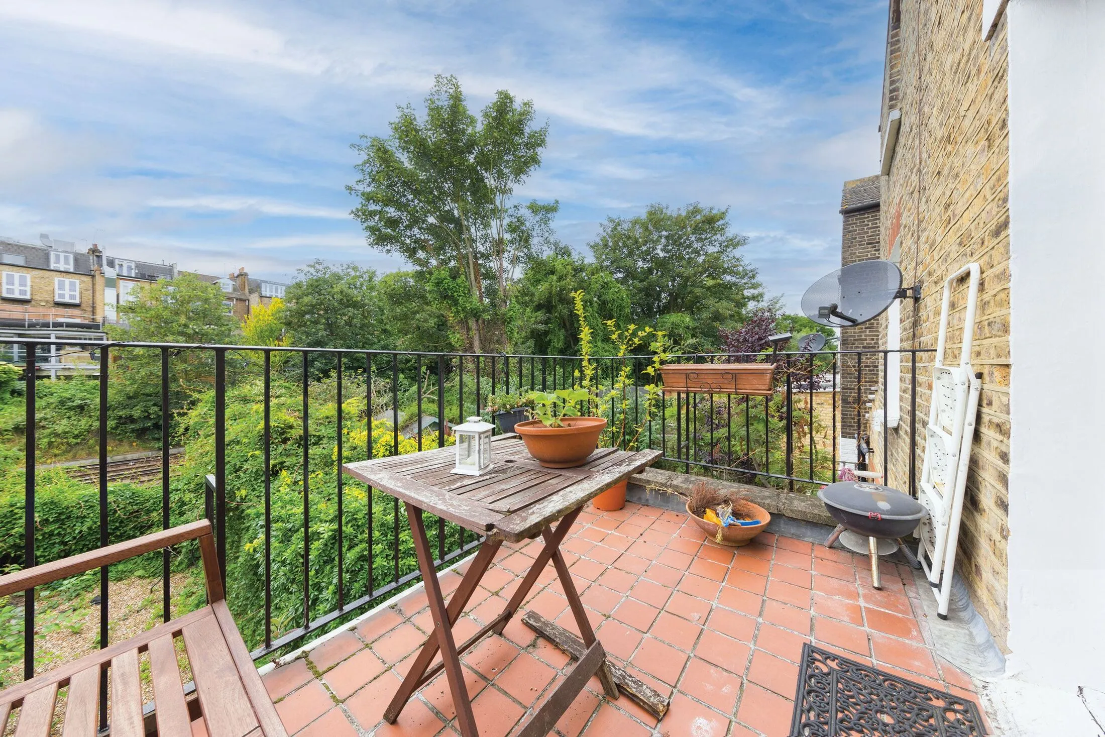 Flat Norroy Road in Greater London