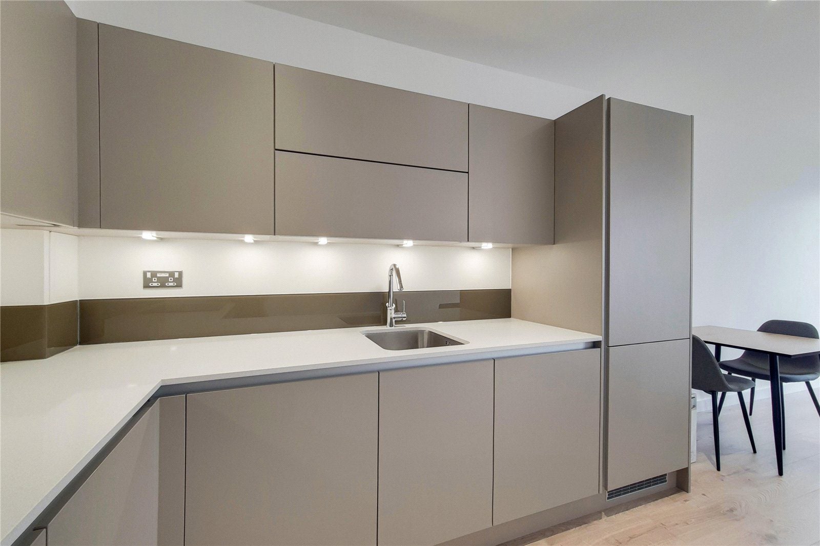 Flat Atlantis Avenue in Greater London