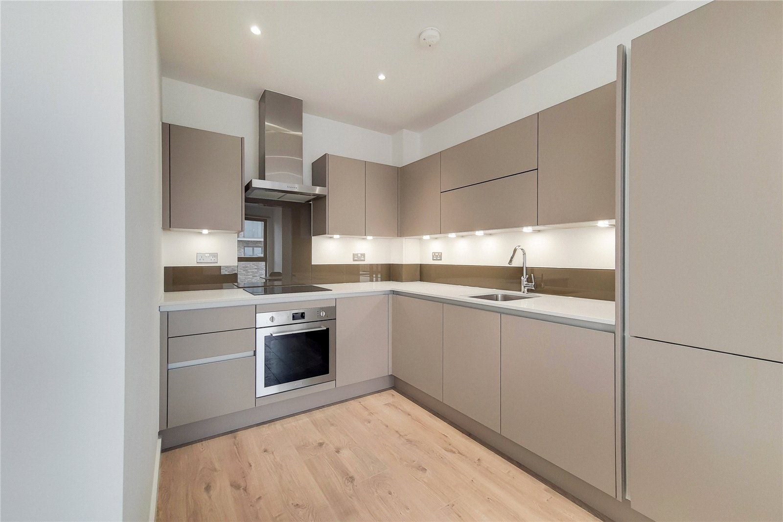 Flat Atlantis Avenue in Greater London