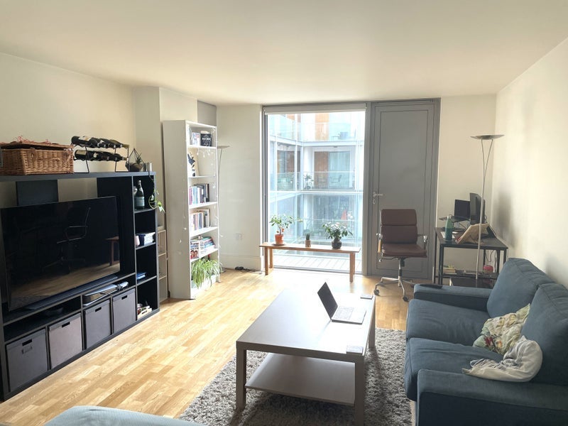 Flat Gillespie Road in Greater London