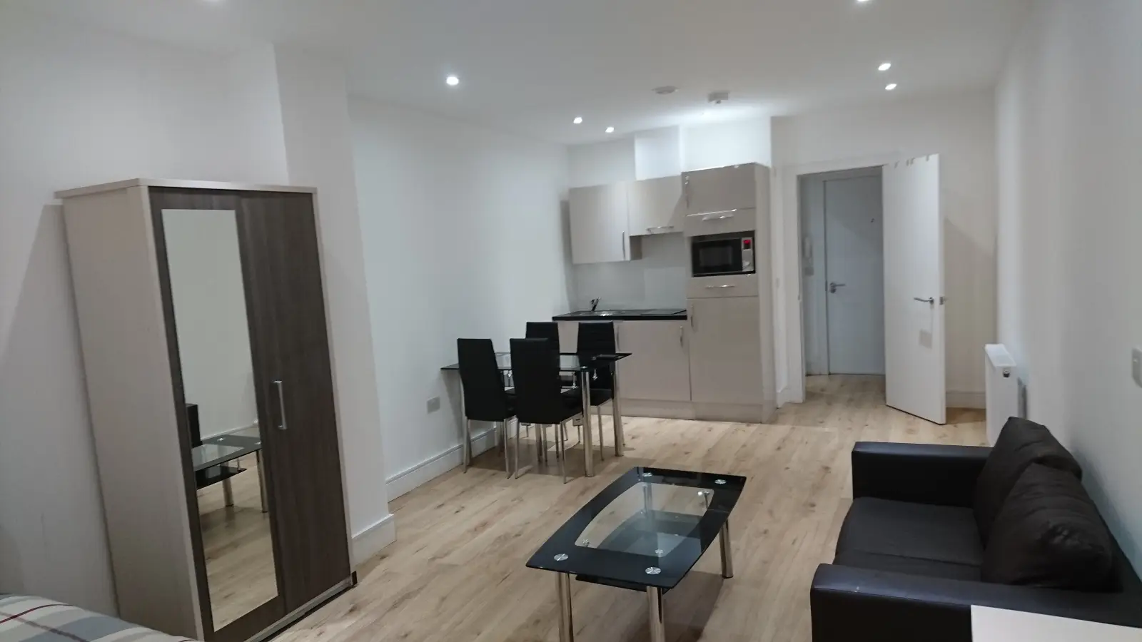 Flat Fern Walk in Greater London