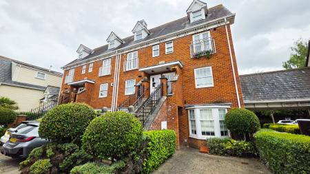 Flat Burnell Gate in Chelmsford