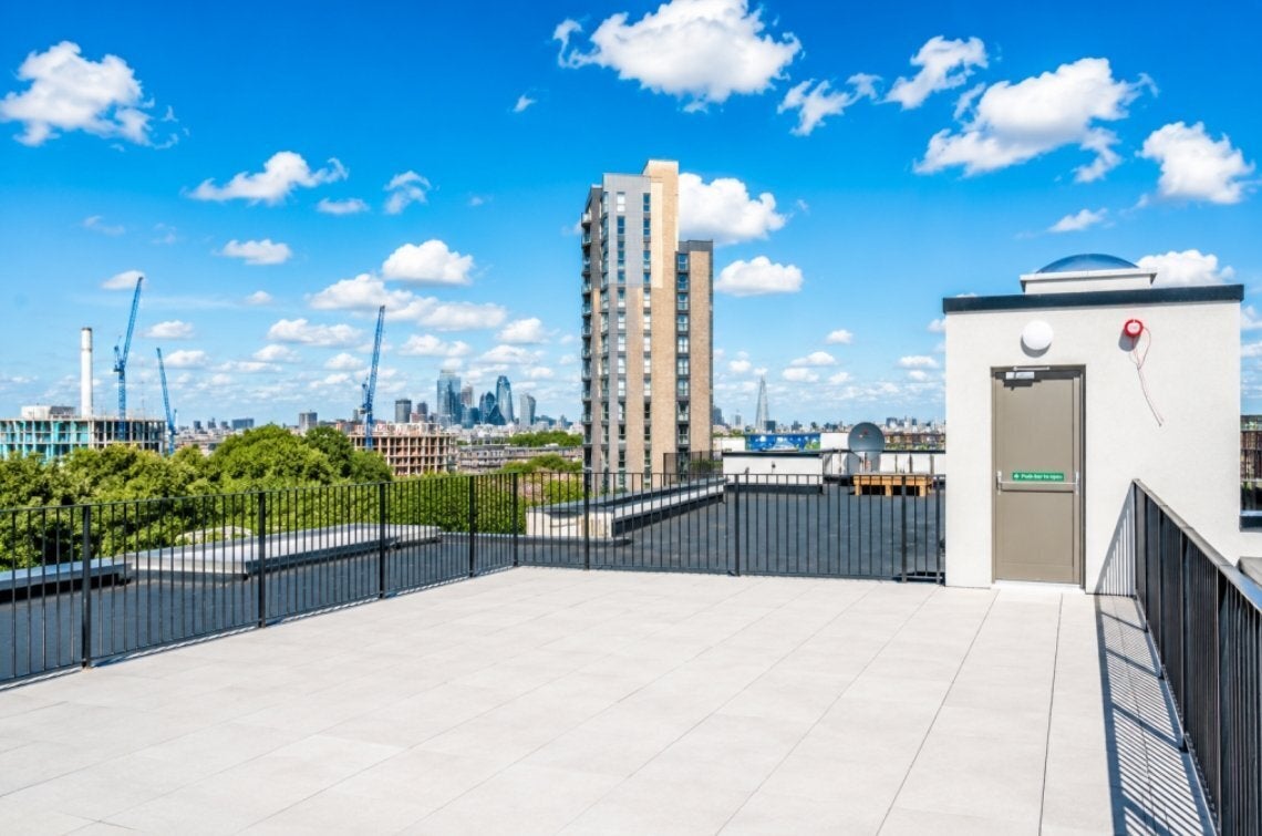 Flat Arklow Road in Greater London