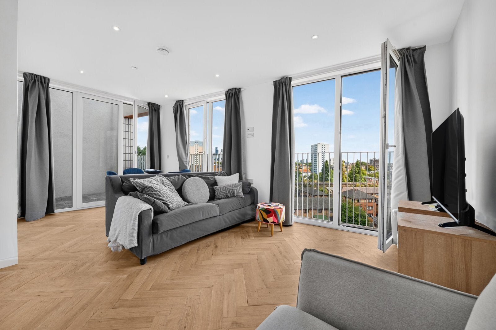 Flat Arklow Road in Greater London