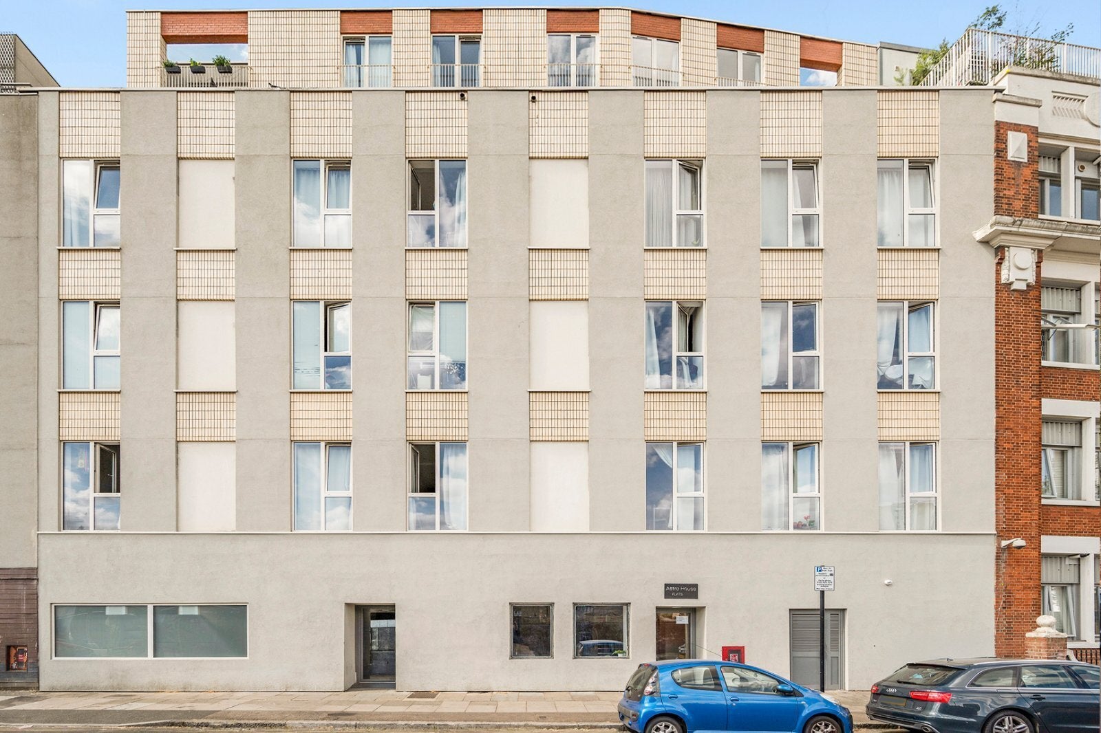 Flat Arklow Road in Greater London