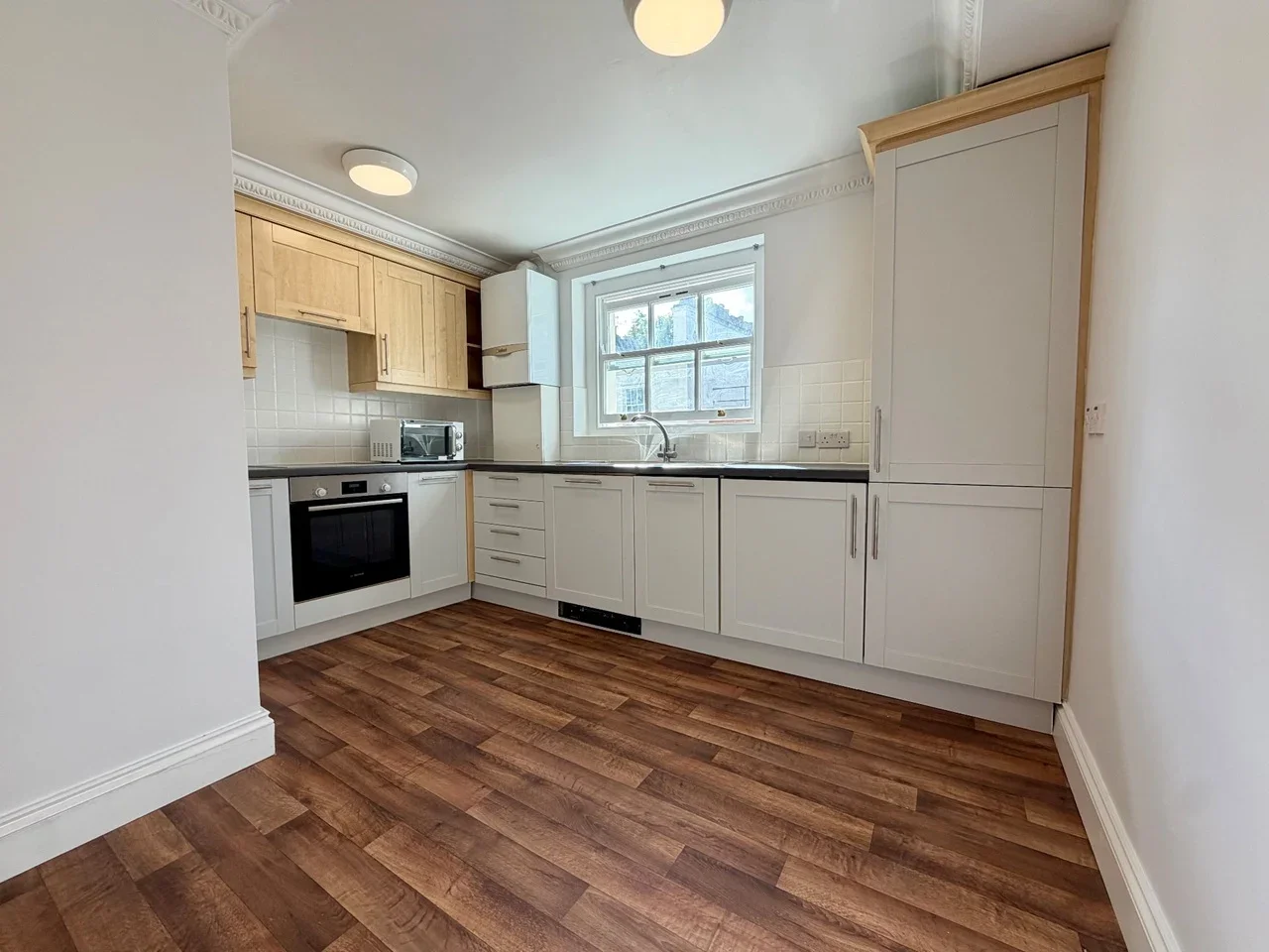 Flat Cleveland Gardens in City of Westminster