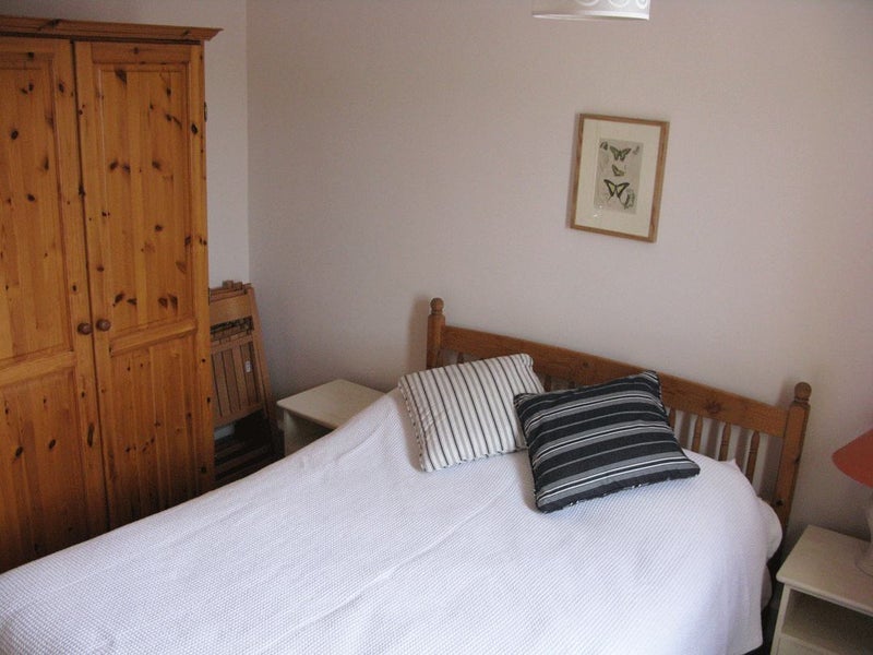 Flat Barrington Court in Greater London