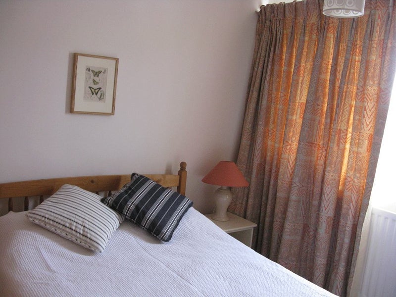 Flat Barrington Court in Greater London