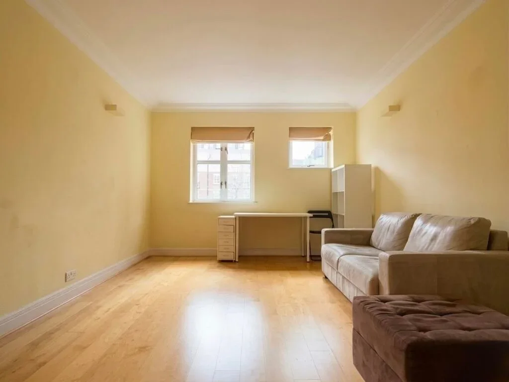 Flat St Margarets Lane in Greater London