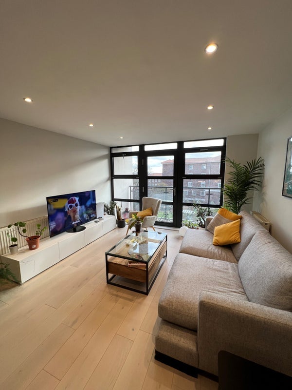 Room Scott Avenue in Greater London