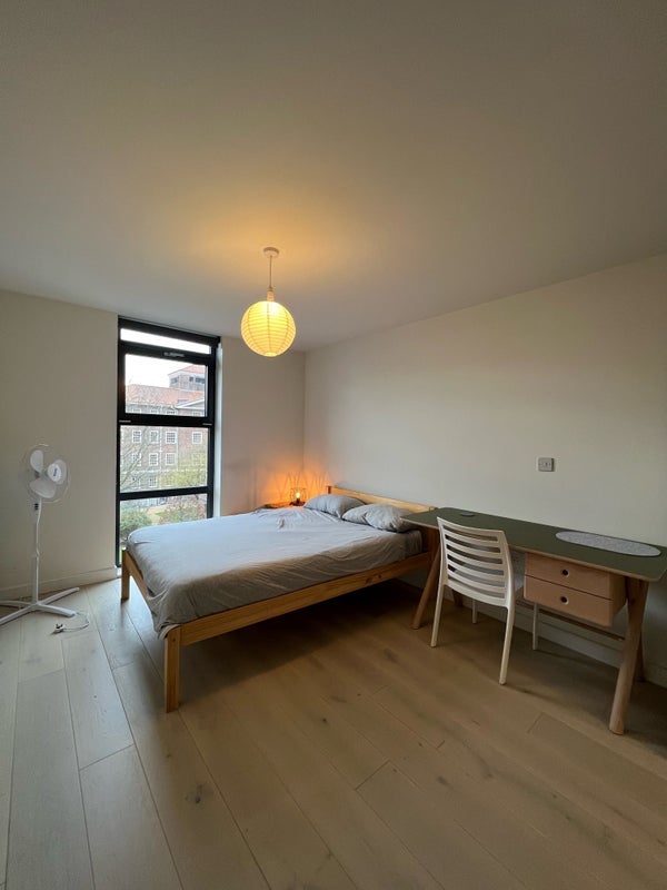 Room Scott Avenue in Greater London