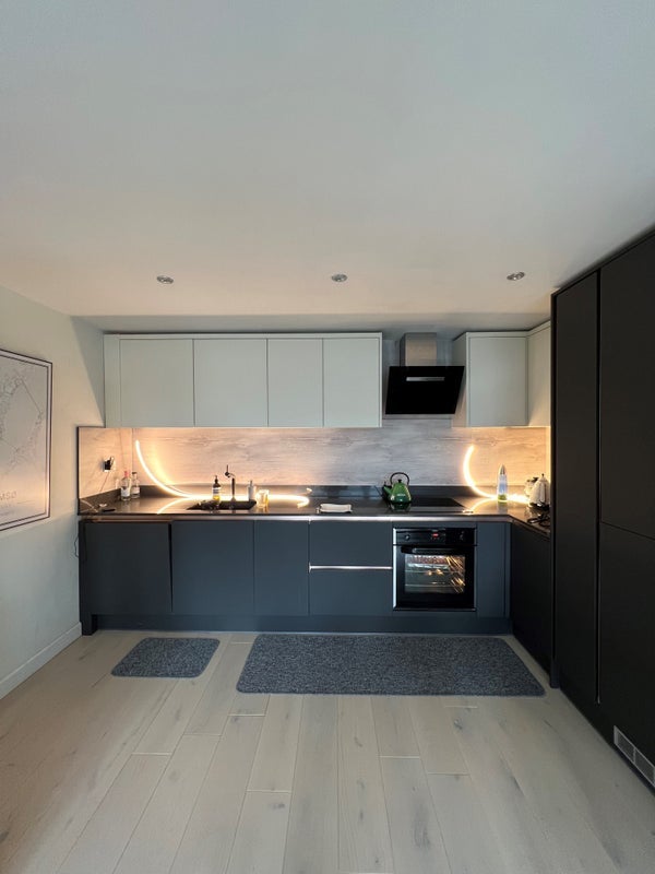 Room Scott Avenue in Greater London