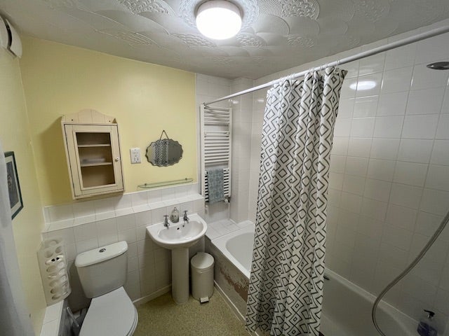 Room Elliot Close in Greater London