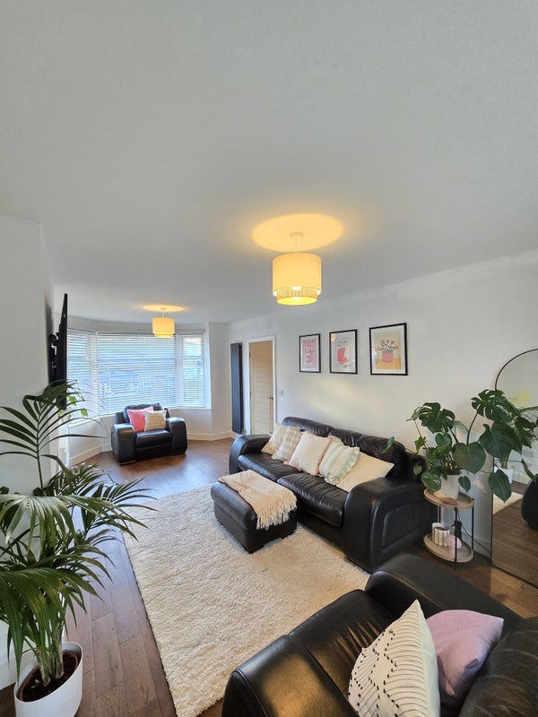 Room Hayfield Road in Salford