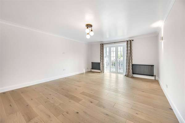 Flat Clifton Road in Greater London