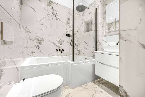 Flat Clifton Road in Greater London