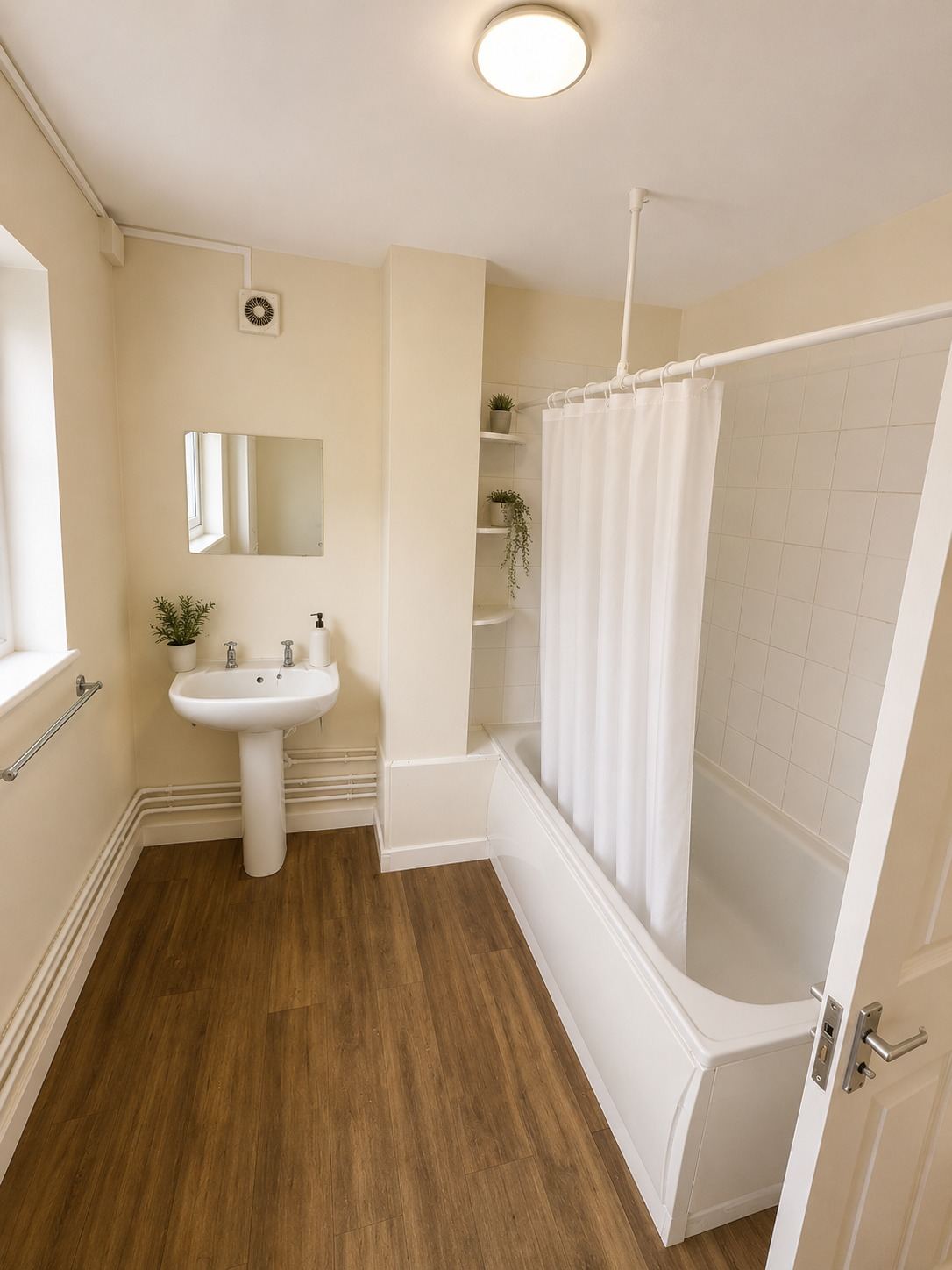 Flat Clifton Road in Greater London