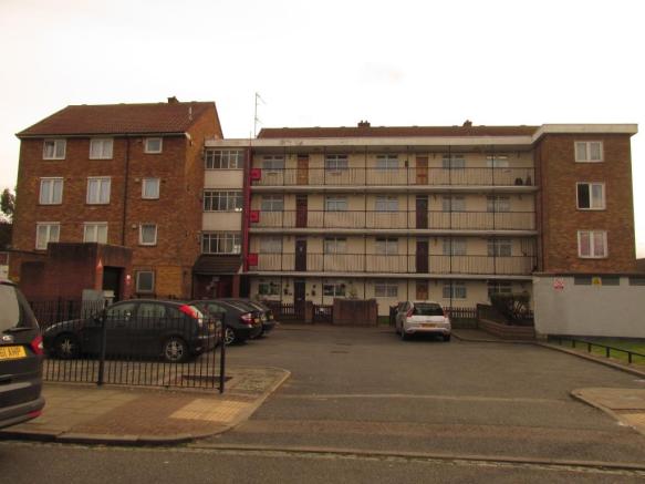 Flat Clifton Road in Greater London
