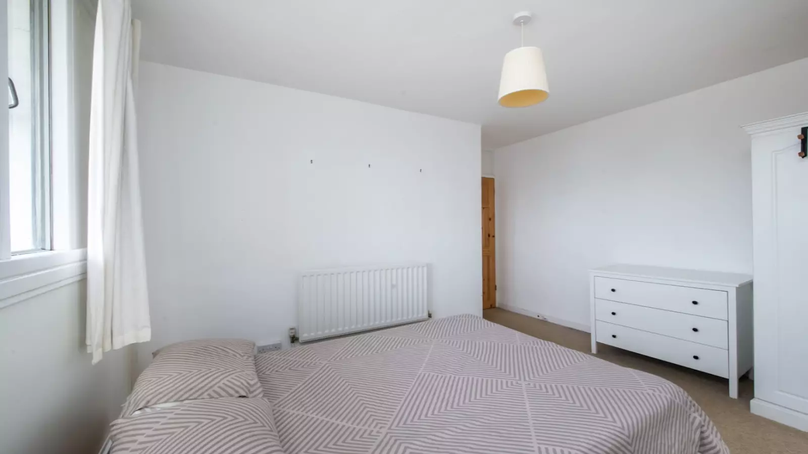 Flat Angell Park Gardens in Greater London