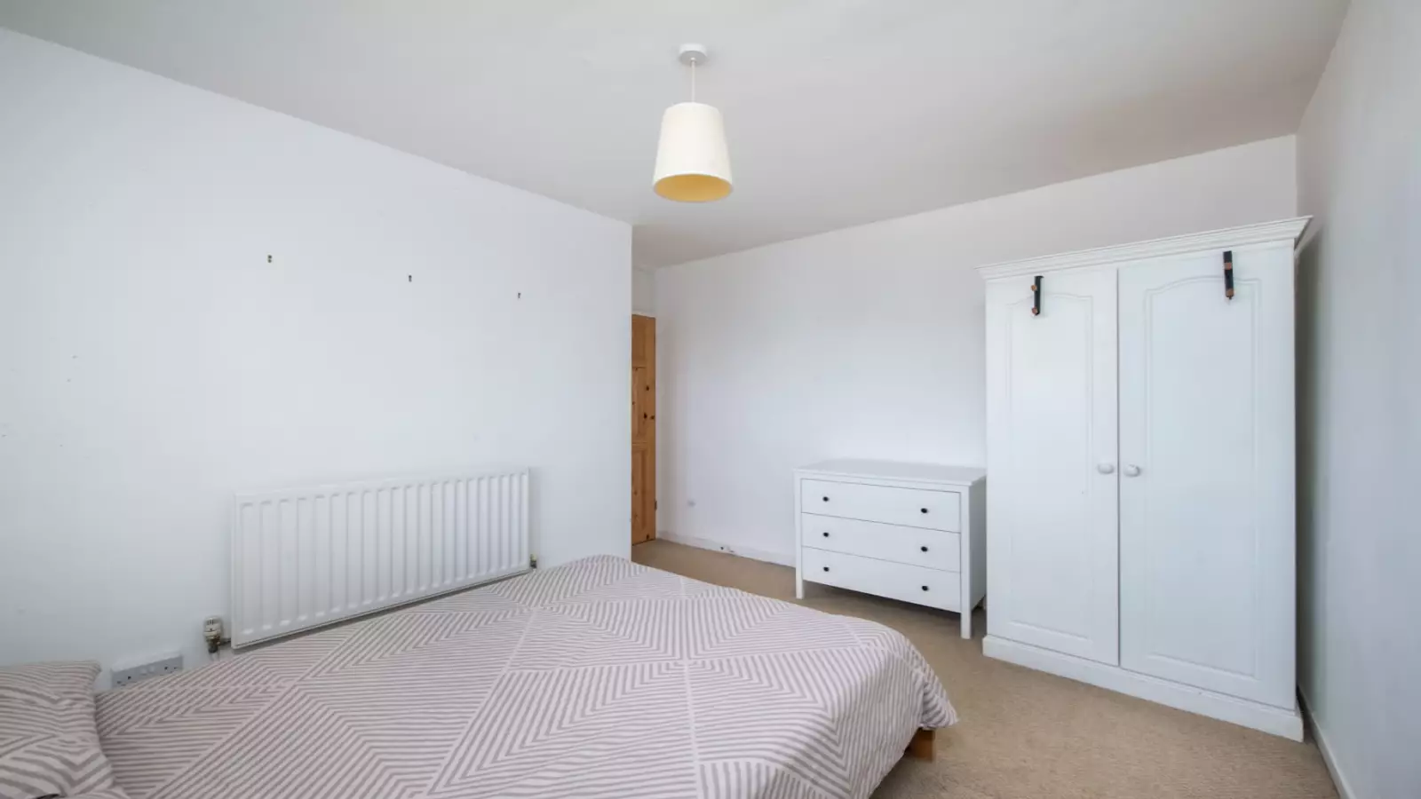 Flat Angell Park Gardens in Greater London
