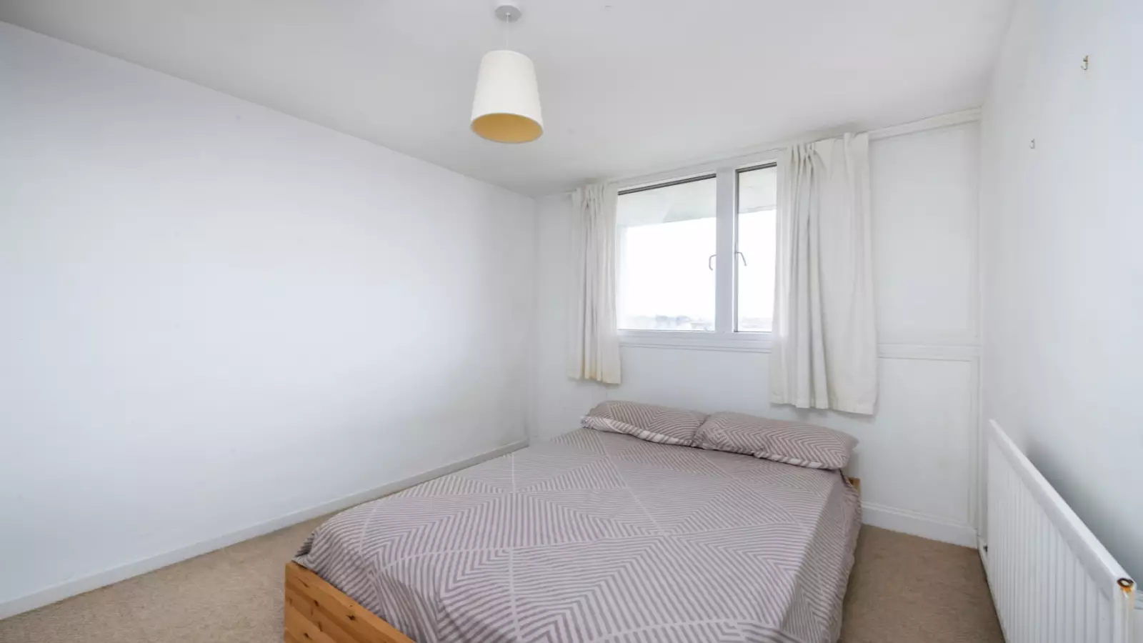 Flat Angell Park Gardens in Greater London