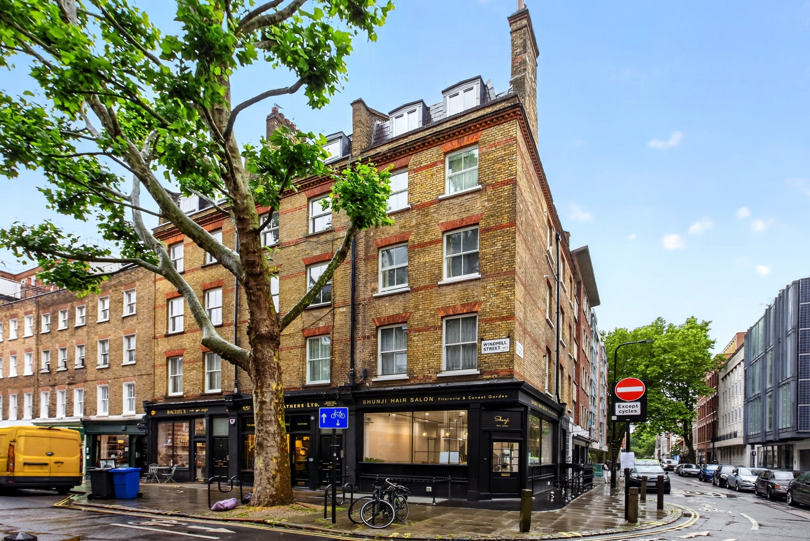 Flat Windmill Street in Greater London