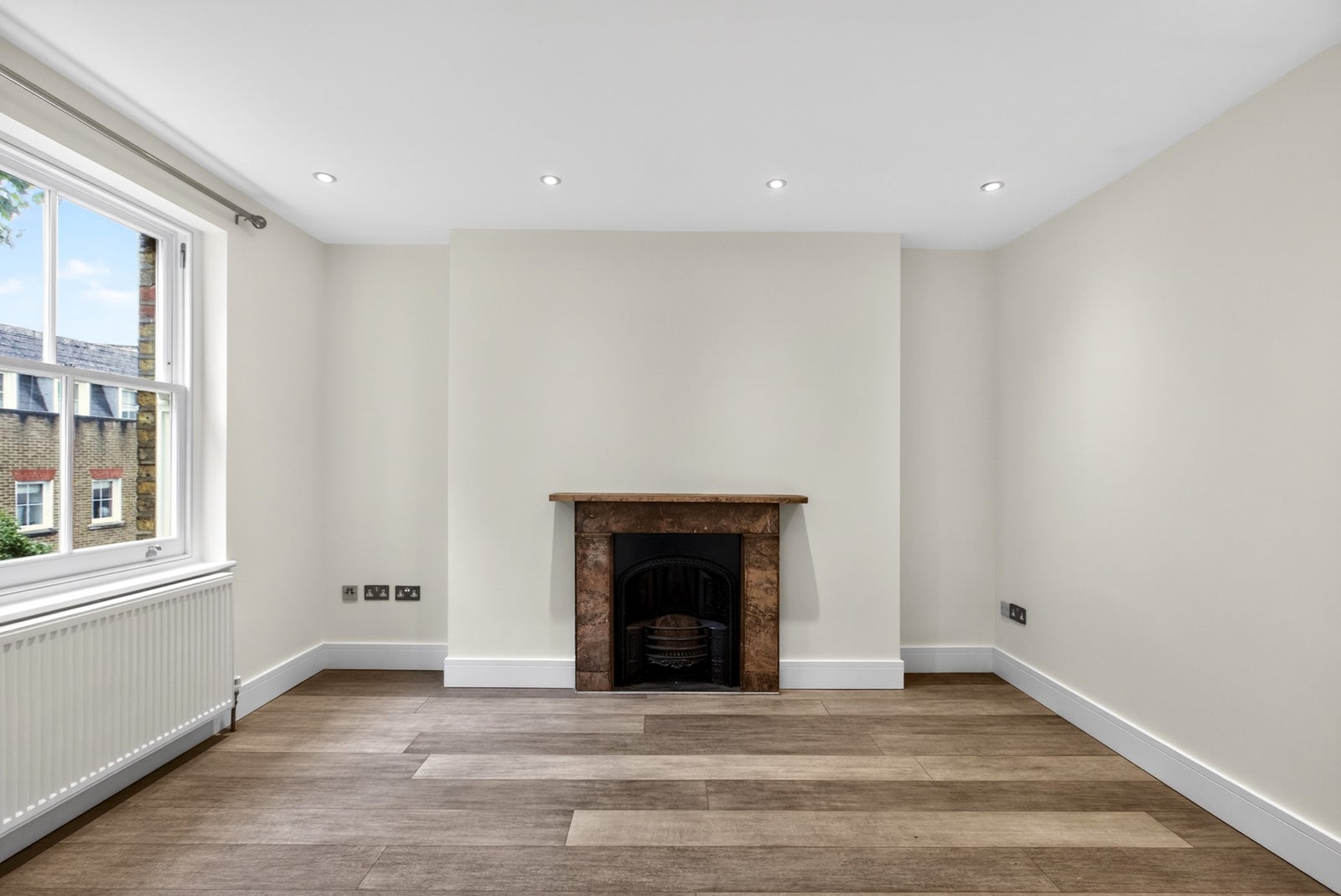 Flat Windmill Street in Greater London