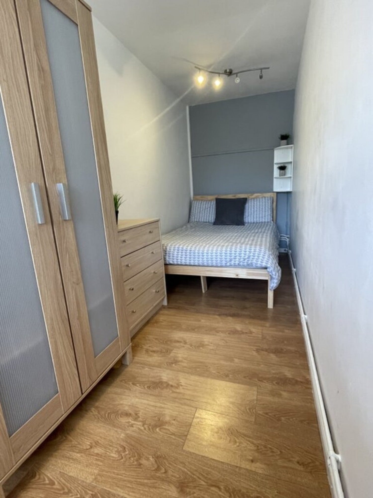 Room Comer Road in Worcester