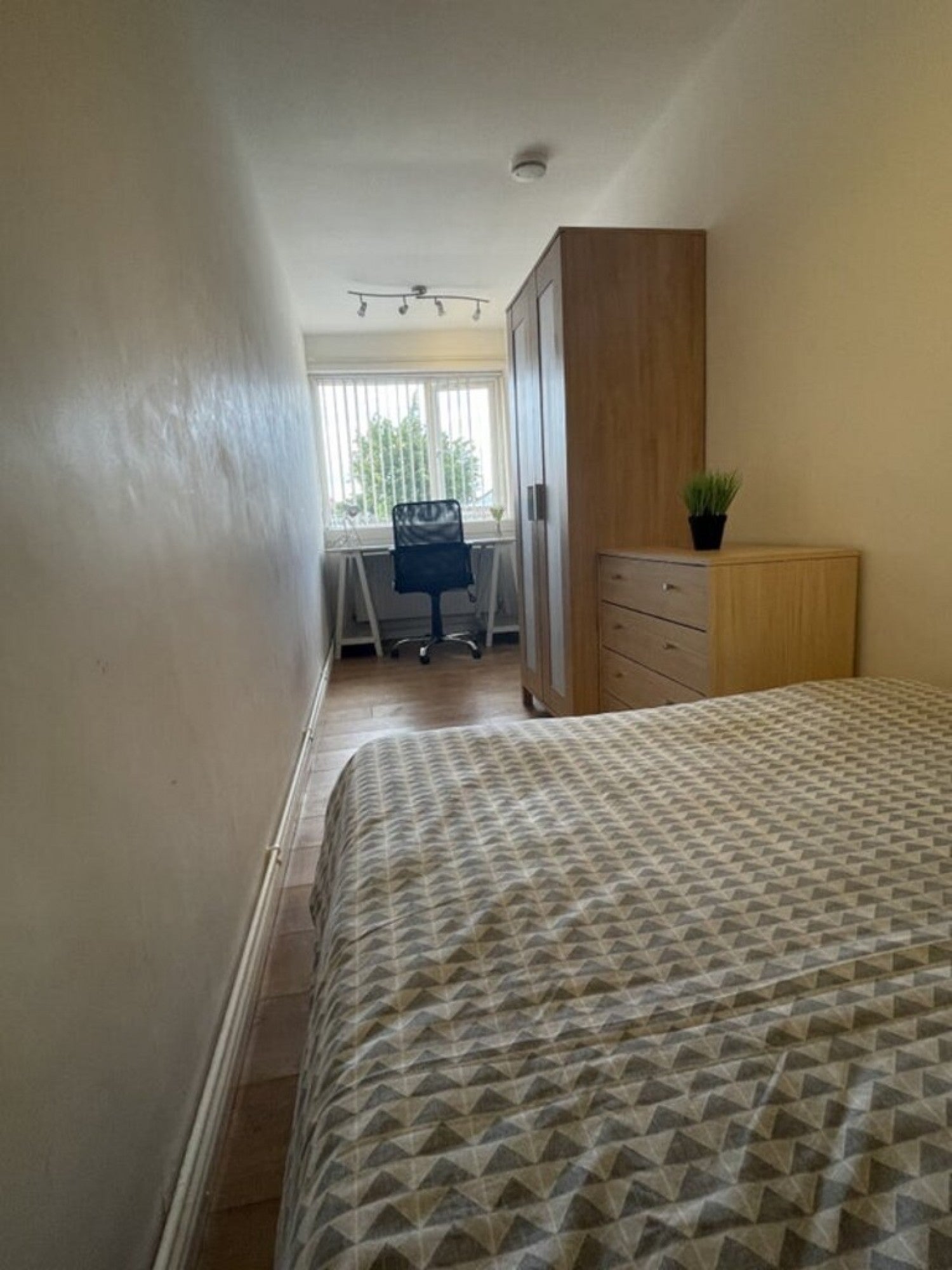 Room Comer Road in Worcester