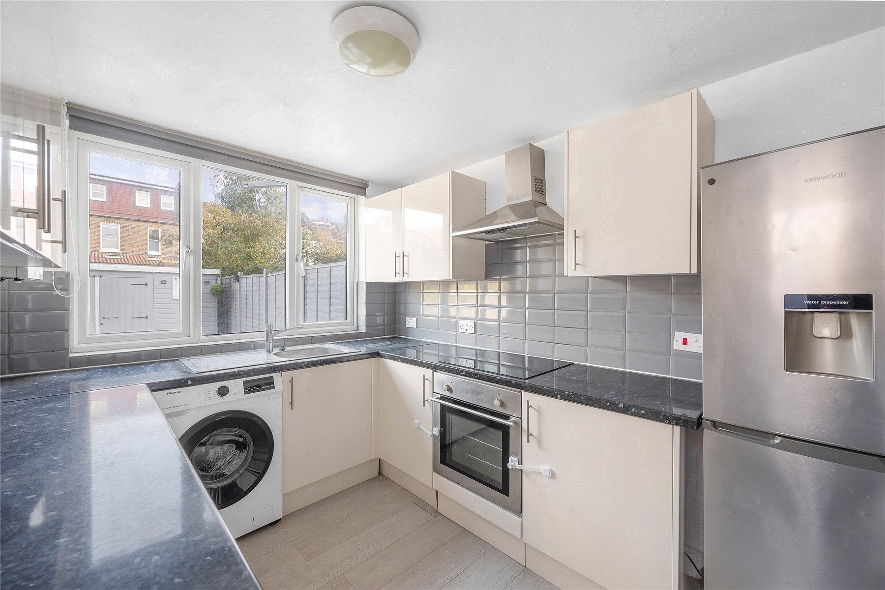 Flat Clifton Park Avenue in Greater London