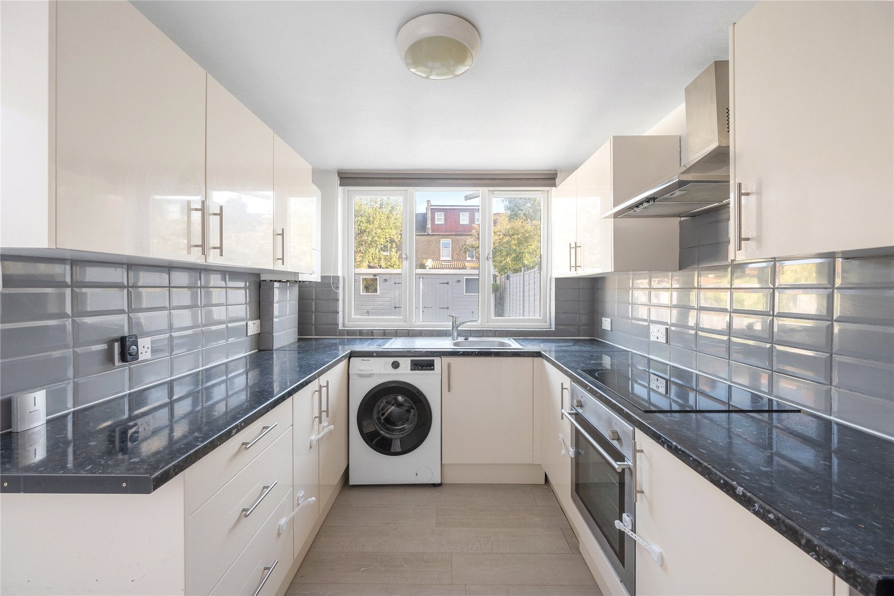 Flat Clifton Park Avenue in Greater London