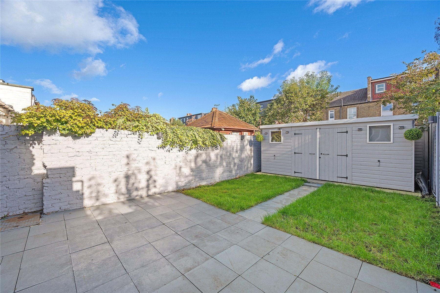 Flat Clifton Park Avenue in Greater London