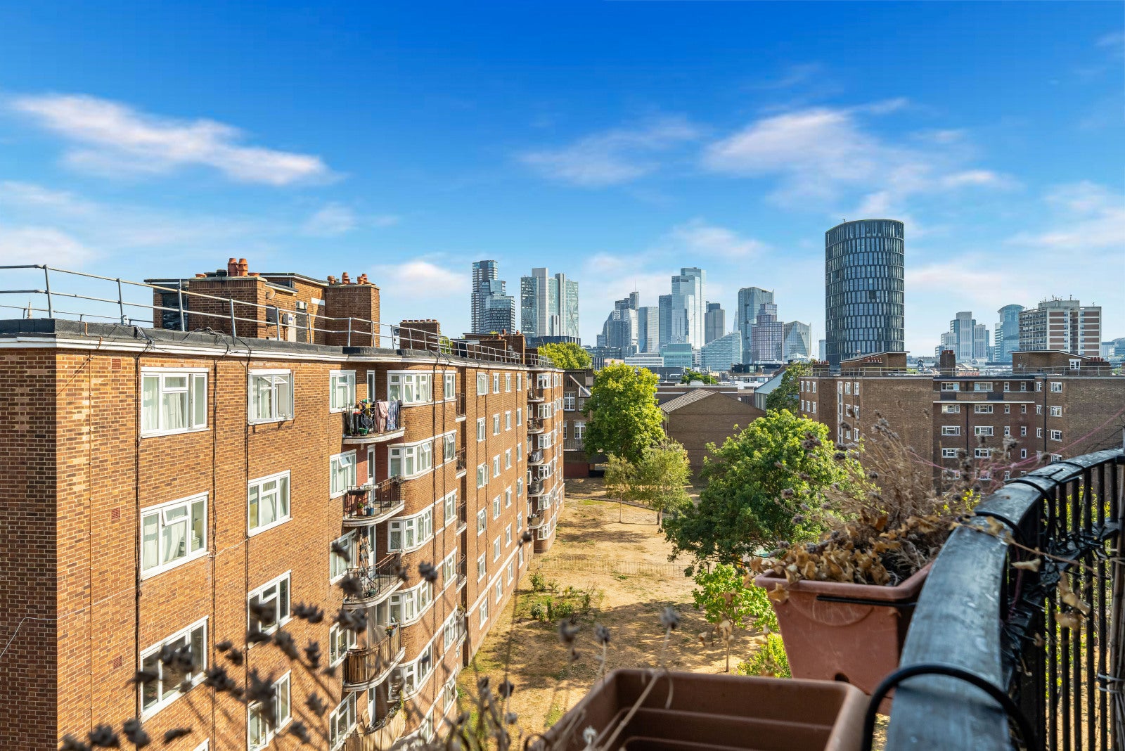 Flat Fanshaw Street in Greater London