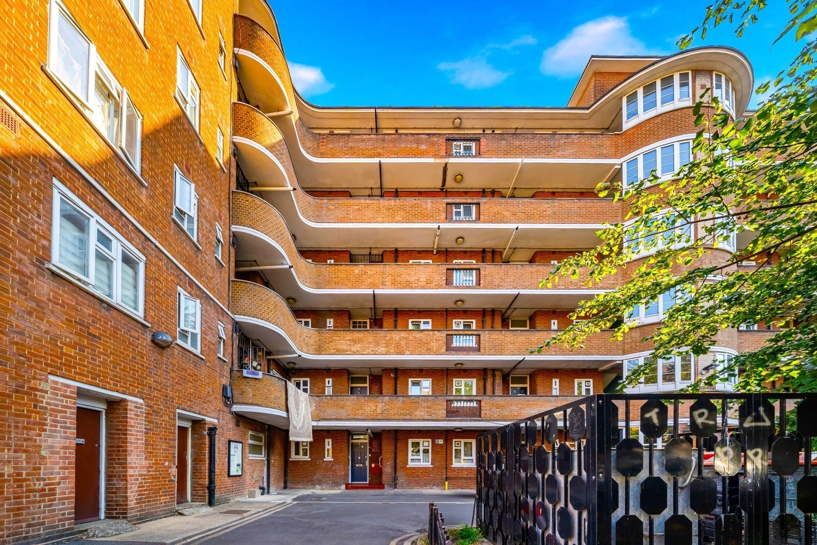 Flat Fanshaw Street in Greater London