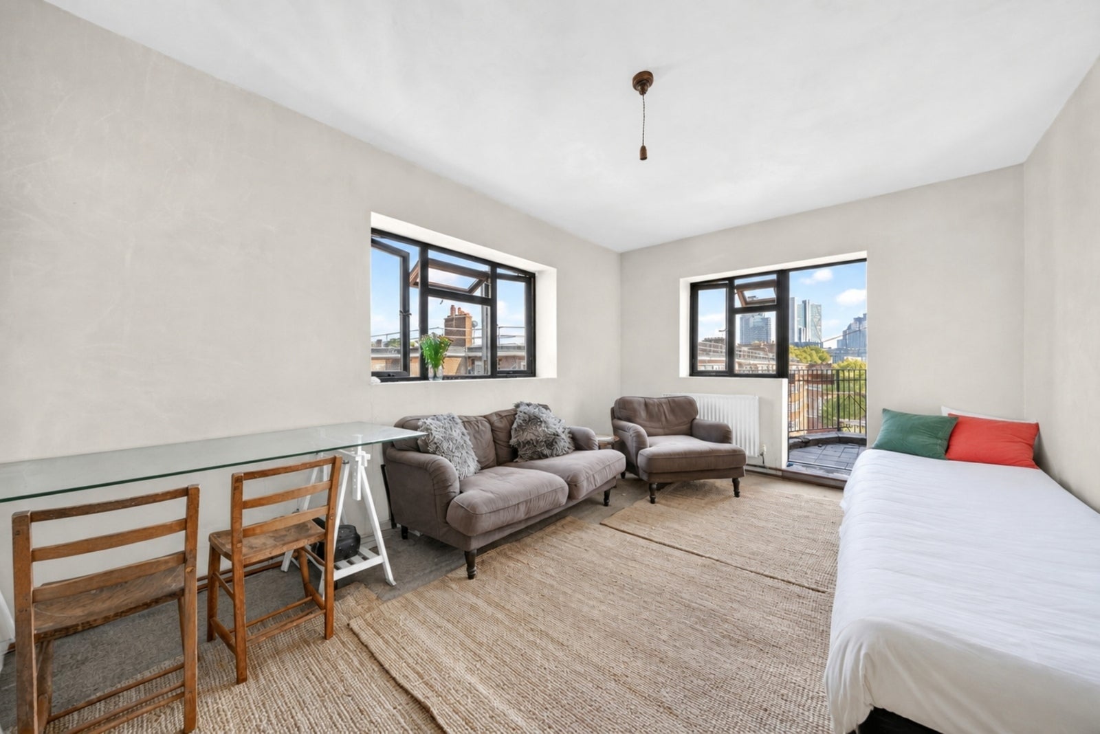 Flat Fanshaw Street in Greater London