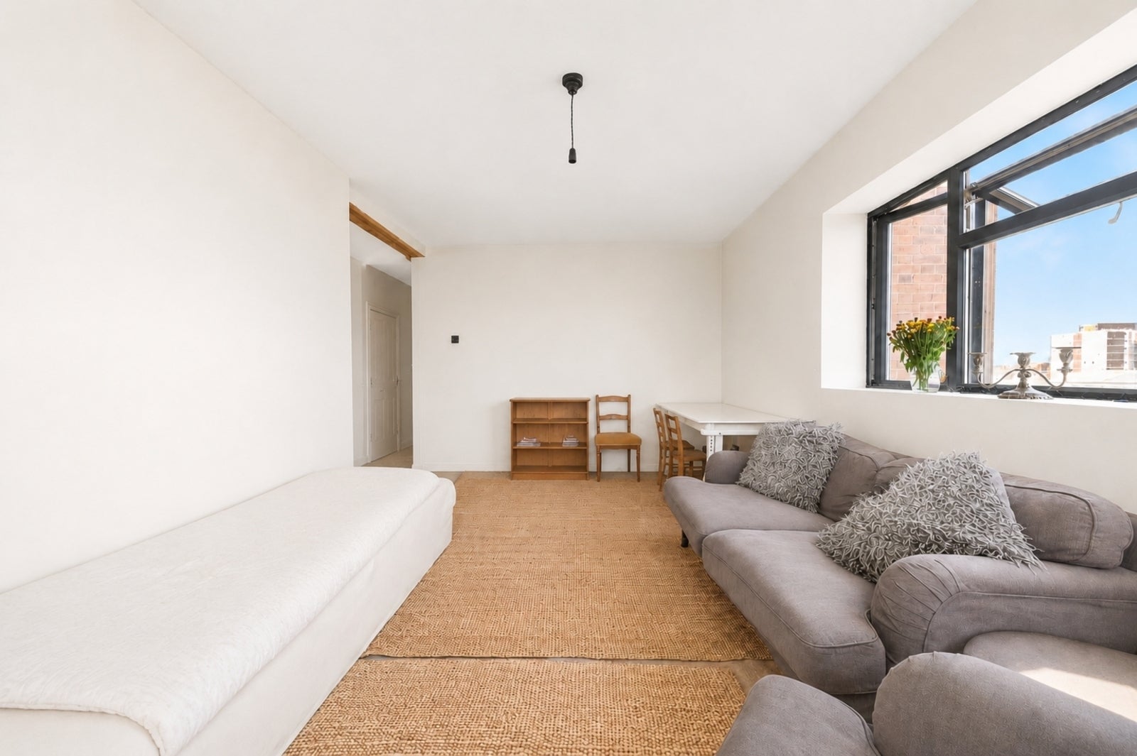 Flat Fanshaw Street in Greater London