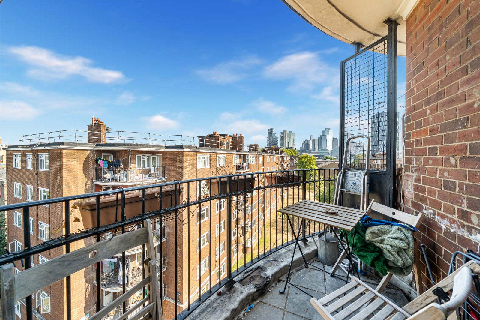 Flat Fanshaw Street in Greater London