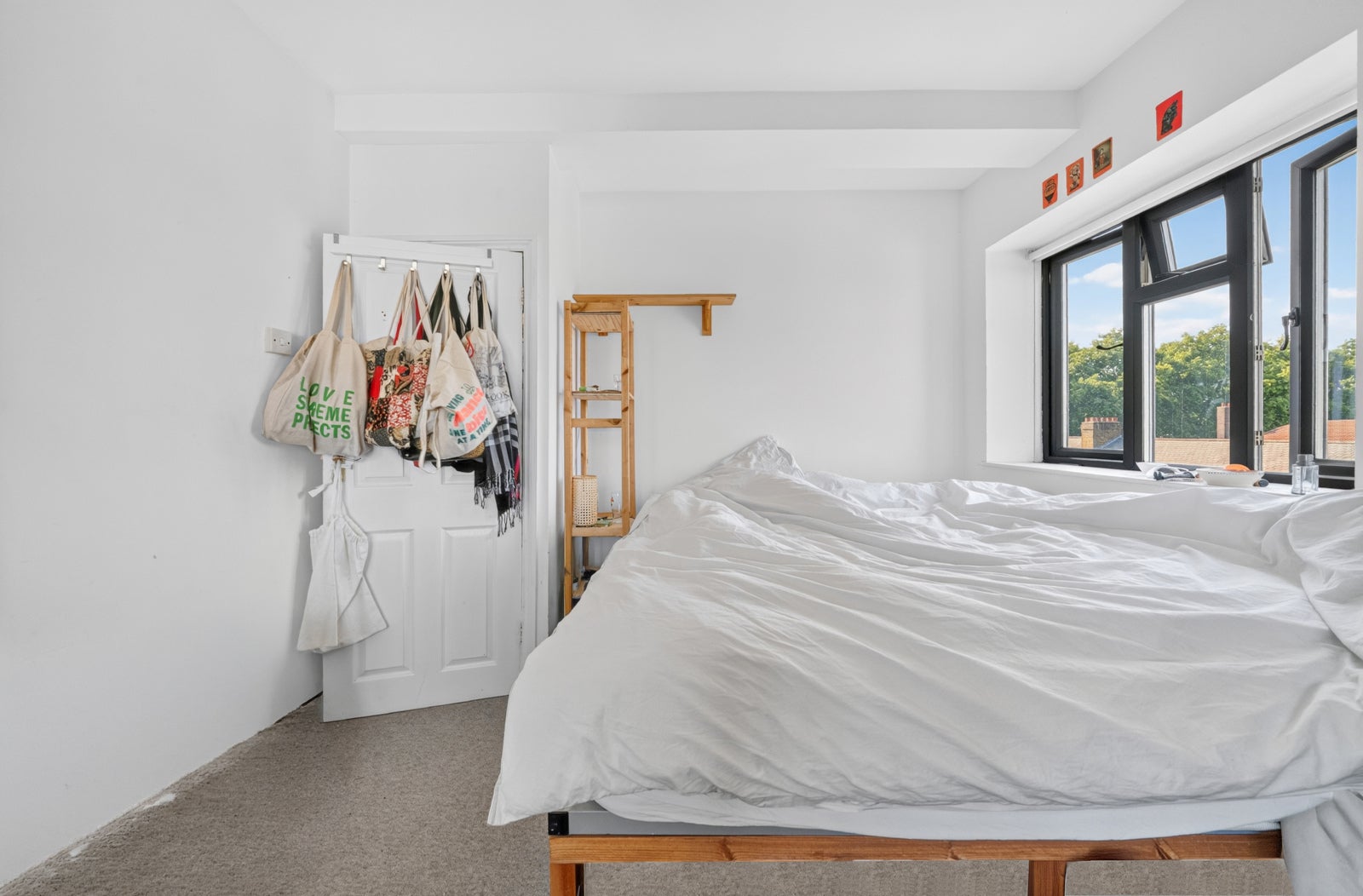 Flat Fanshaw Street in Greater London