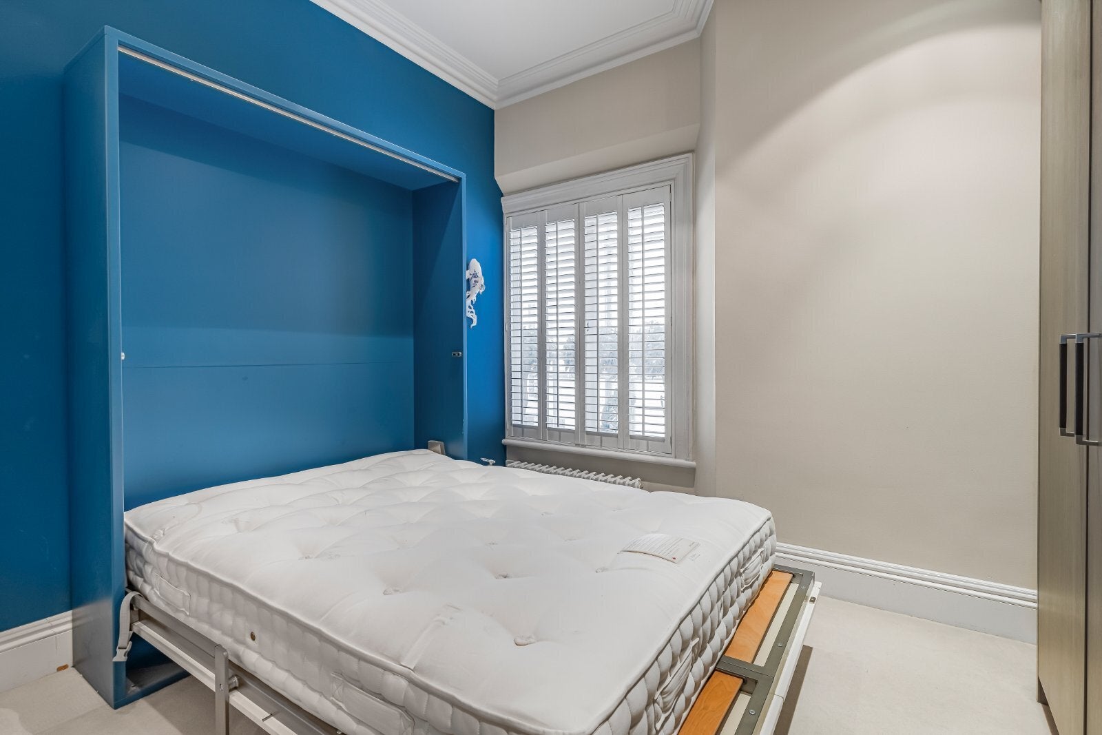 Flat Whitehall Court in City of Westminster