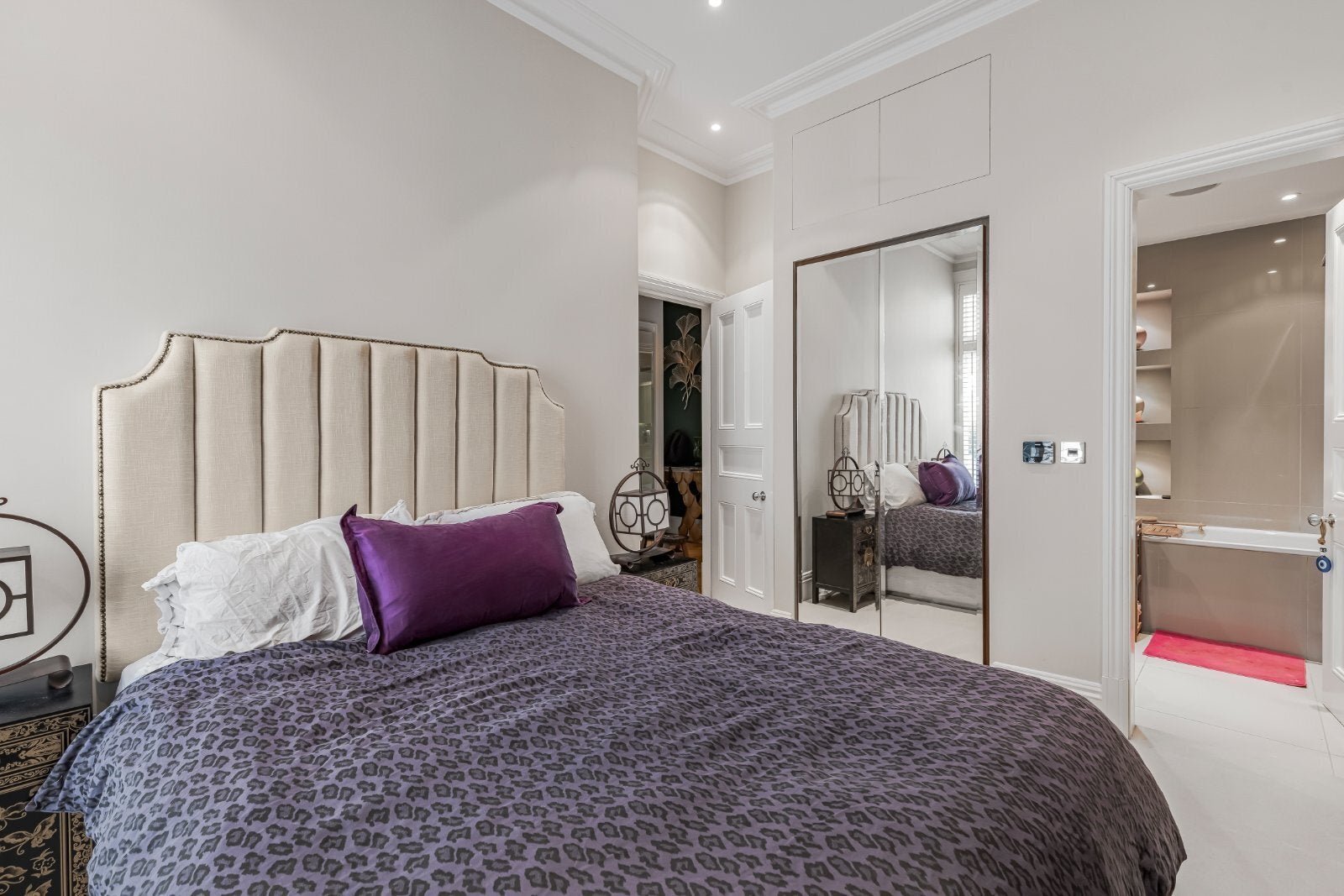 Flat Whitehall Court in City of Westminster