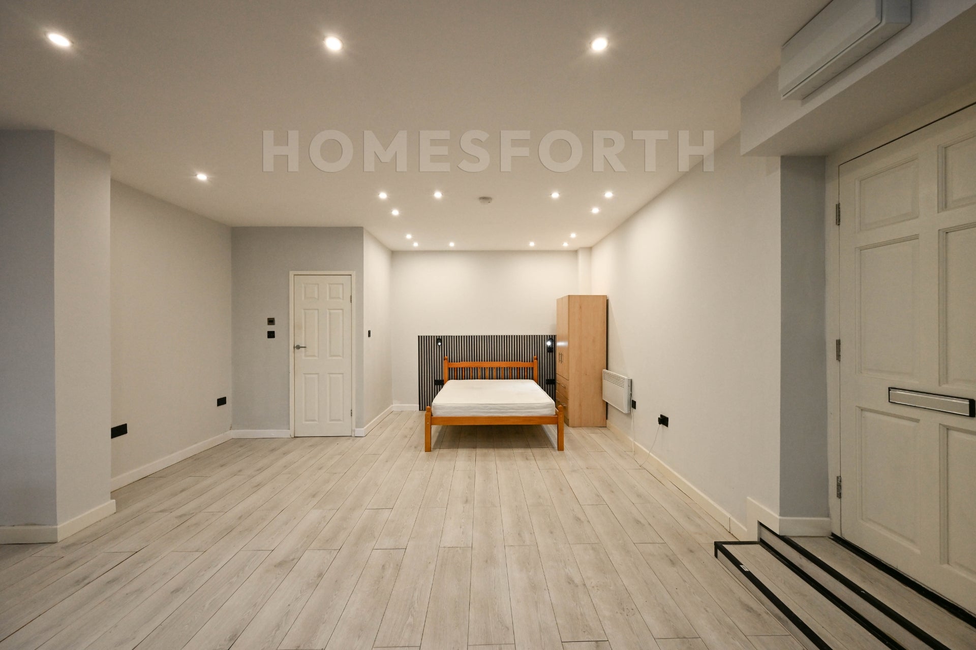 Flat Churchfield Road in Greater London
