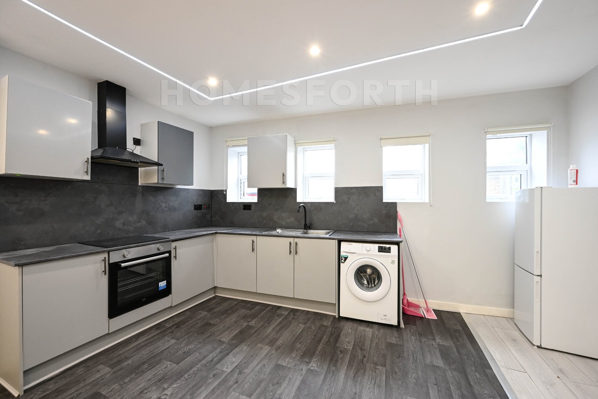 Flat Churchfield Road in Greater London
