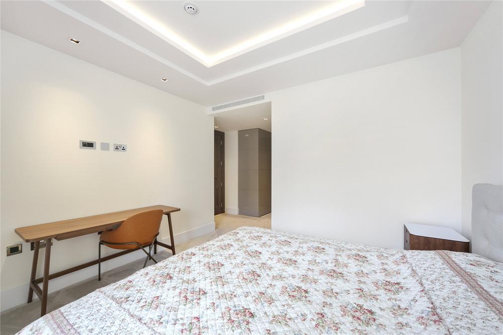 Flat Queen's Terrace in City of Westminster