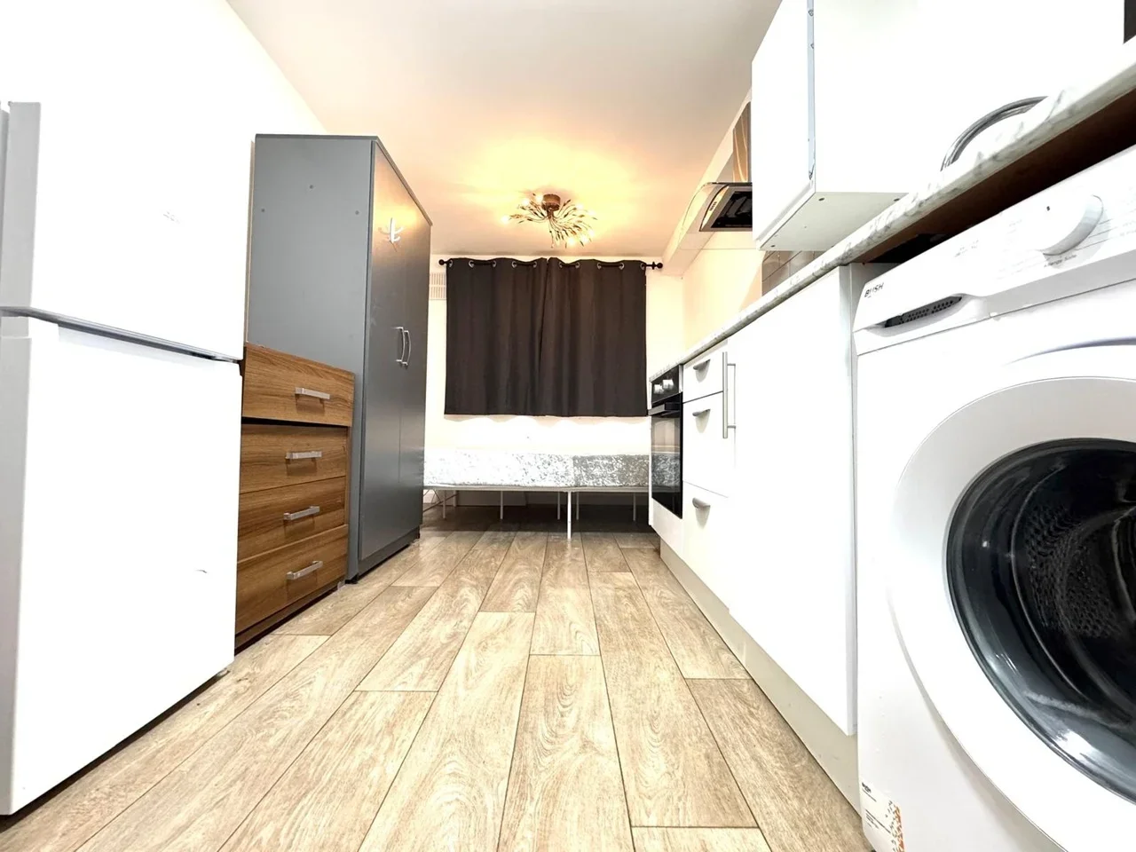 Flat Caernarvon Close in Greater London