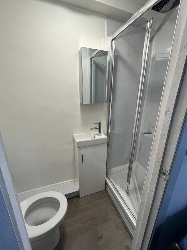 Room Wager Street in Greater London