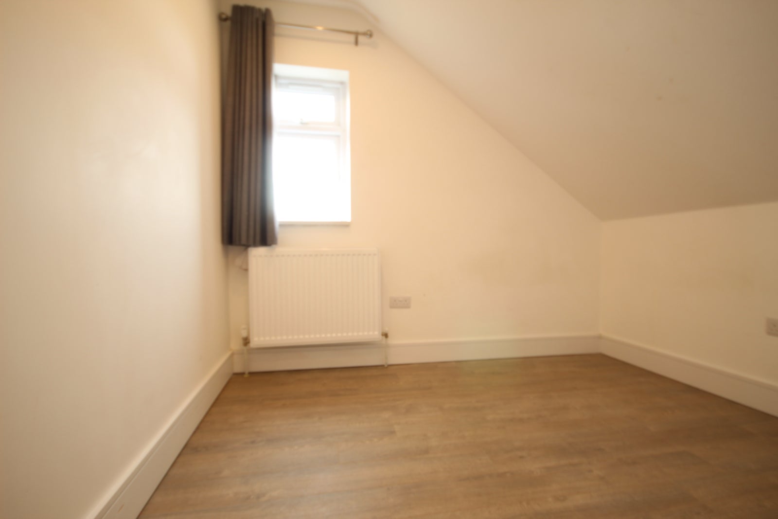 Flat Ealing Road in Greater London