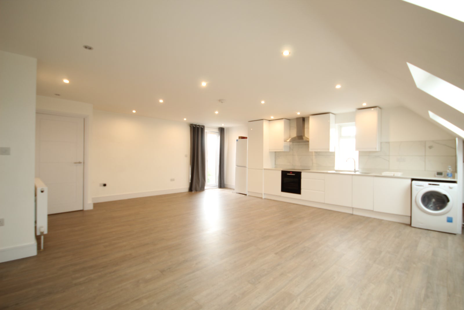 Flat Ealing Road in Greater London