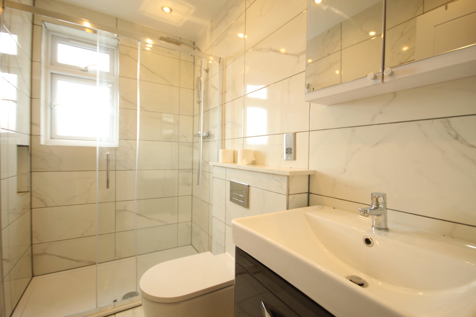 Flat Ealing Road in Greater London