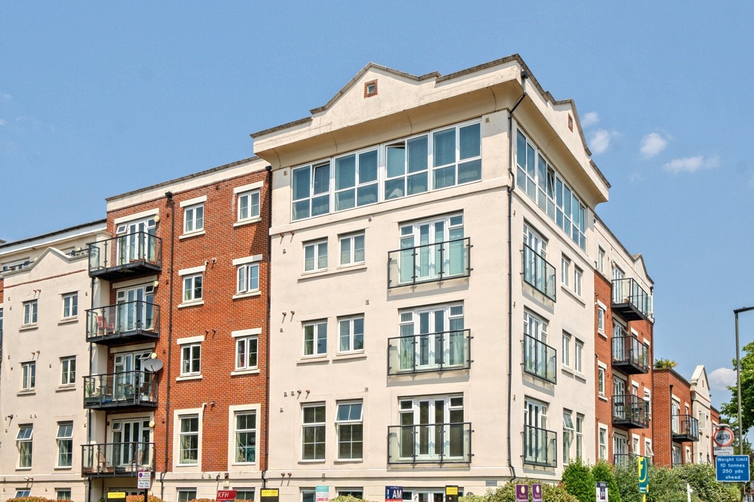 Flat Weller Mews in Greater London
